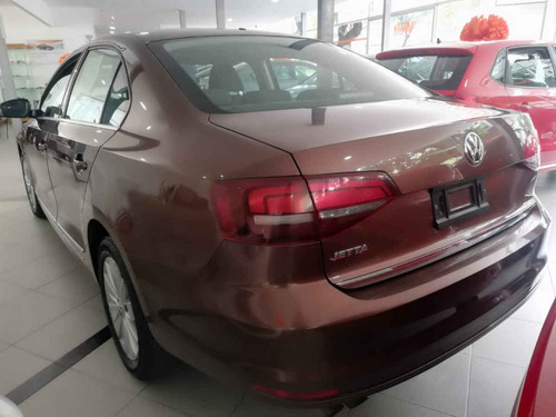 Imagen 5 de 13 de Volkswagen Jetta 2017 4p Comfortline L5/2.5 Man