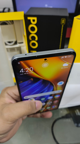 Celular Poco F4 Us 6+128gb (moonlight Silver) Color Moonsilver (Usado)