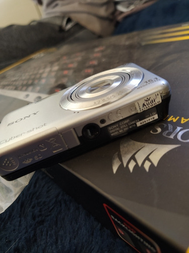 Camera Digital Sony W710