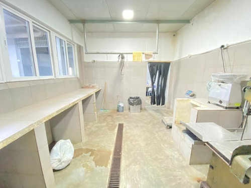 Imagen 8 de 16 de Se Vende Fondo De Comercio 276m² En Av. Andres Bello