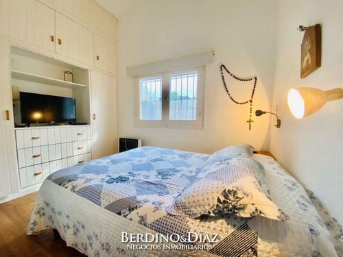 Residencia En Playa Mansa Muy Cerca Del Mar.- Ref: 824