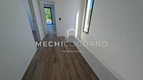 Casa En Venta En Dos Plantas 4 Habitaciones Pileta Perimetral