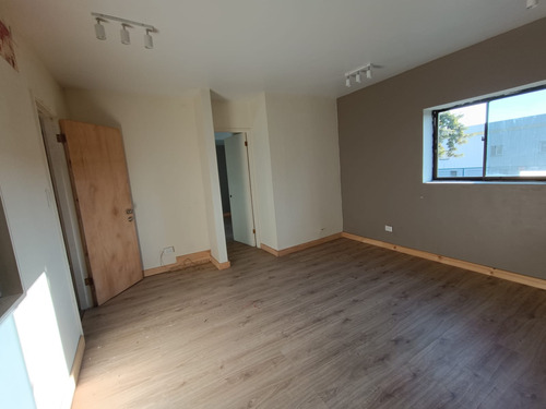 Arriendo Bodega 300 M2 Con Oficinas Y Trifasico, Quilicura