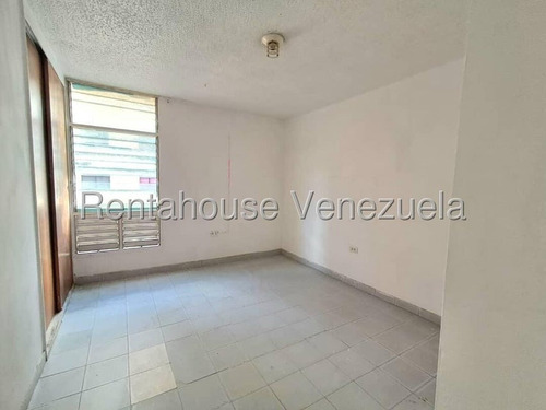 En Estratégica Ubicación, A Una Cuadra Del Cc Mediterranean Plaza, En Sabana Larga, Rentahouse Ofrece En Venta Amplio Apartamento (aprox.119 M2), Para Actualizar A Su Gusto, De 3 Habitaciones