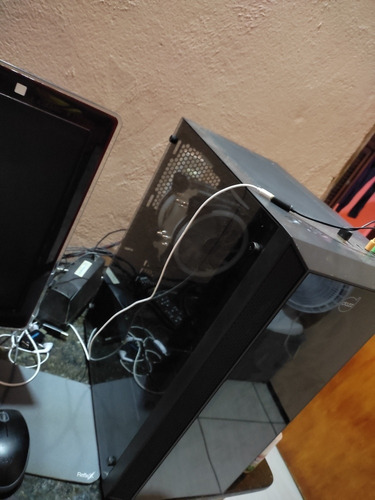Imagem 1 de 4 de Computador Xeon 2630l V3 X99 16 Gb De Ram Com Rx 570 Amd