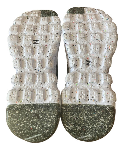 Nike Space Hippie 04 Gris Verde (Usado)