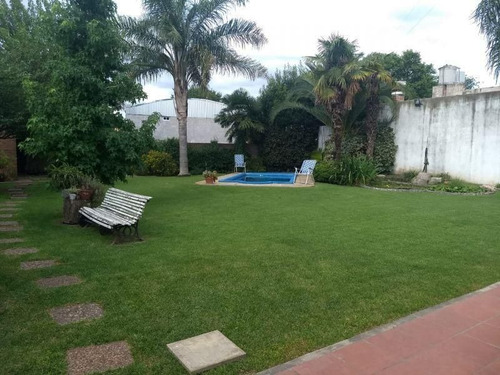 Imagen 2 de 14 de Casa Con Gran Parque, 3 Dormitorios, 2 Baños, Cocina, Garaje