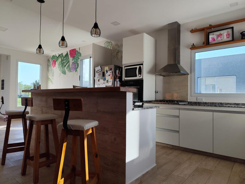 Casa En Venta En Barrio Privado Costa Verde
