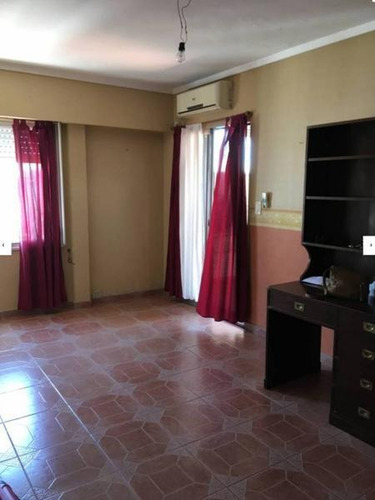 Imagen 3 de 12 de Departamento 3 Amb. Con Patio Excelente Estado
