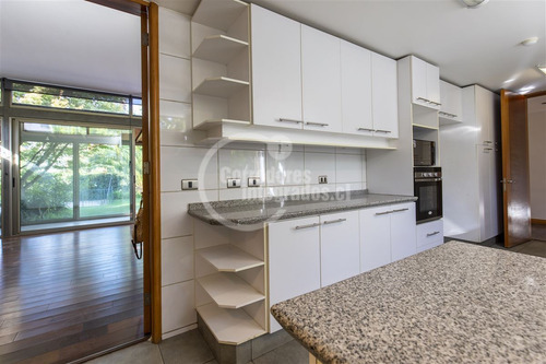 Casa En Arriendo De 5 Dorm. Golf De Manquehue