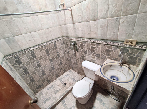 Imagen 7 de 8 de Casa En La Encrucijada Los Overos. Urb Araguaney 04128900222