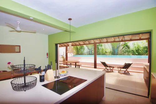 2 Casas Por El Precio De Una! Villa De 7 Recamaras Con 2 Albercas Lock-off Amueblada