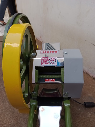 Garapeira De Cana Rolos De Ferro Com Motor Elétrico Completa