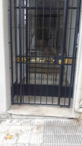 Comodo  Y  Amplio   Apto  De  1  Dorm  En  Zona  Parque  Rodo  Prox  A  La  Rambla  .-.-.-.  Disponible  Desde  El  15  De  Abril