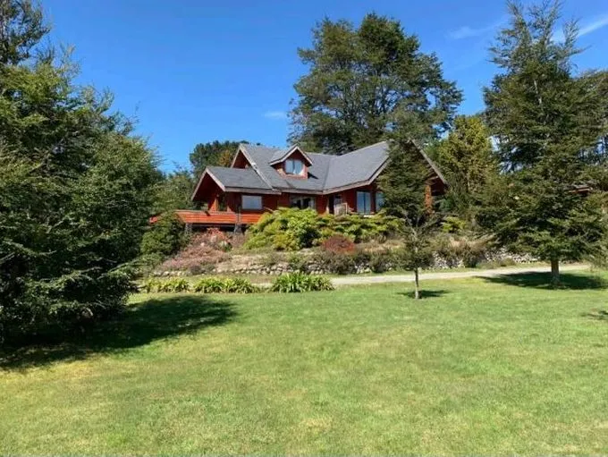 Imagen 2 de 22 de Casa Con Orilla De Lago En Exlusiva Parcela