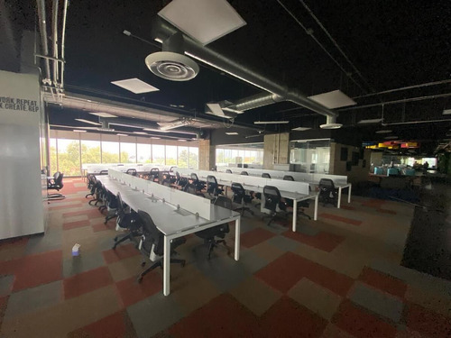 Oficina Plug And Play De 3,439 M² En Renta: Espacio Amplio Y Listo Para Ocuparlo