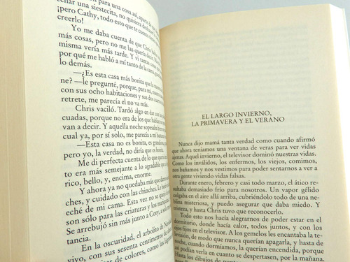 Flores En El Ático / Flowers In The Attic (spanish Edition)