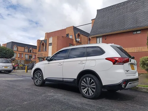 Mitsubishi Outlander Kaiteki 2.4 Full 4x4 At 7 Psj 2020