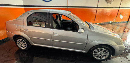 Renault Logan 1.6 16v Privilège Hi-flex 4p