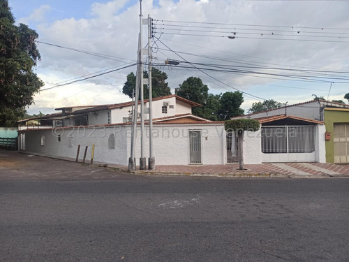 Casa En Venta, Urb. La Floresta, Maracay 24-15509 Yr