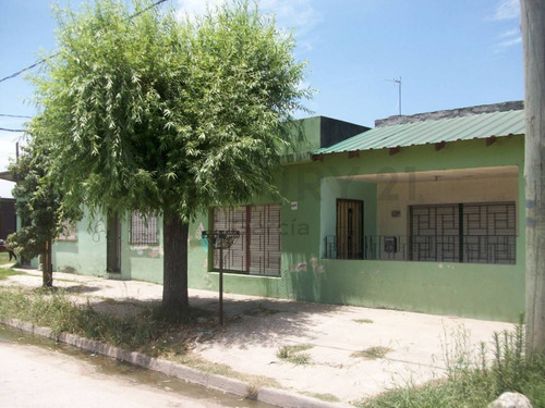Imagen 3 de 23 de Venta Casa Multifamiliar 5 Ambientes Garage Y Local Comercial Esquina