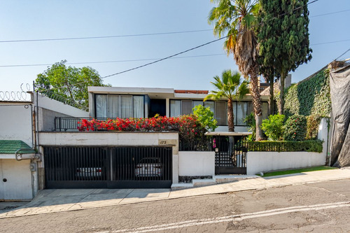 Jardines Del Pedregal, Casa En Tranquila Calle Cerrada Con Amplios Espacios