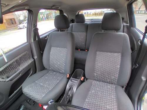 Imagen 10 de 12 de Ford Fiesta 1.6 Edge Plus 2004