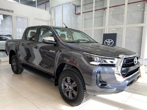Imagen 2 de 16 de Toyota Hilux 4x2 D/c Srv 2.8 Tdi 6a/t My 2022 Mr