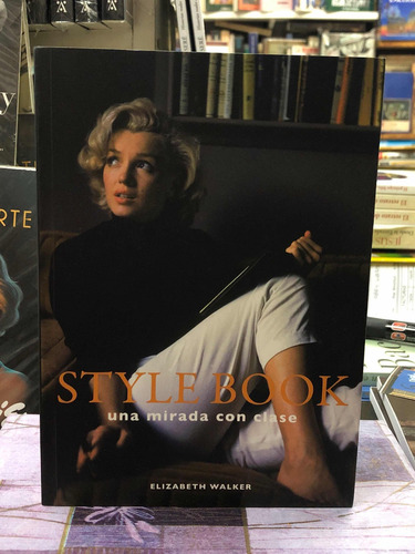 Imagen 1 de 2 de Style Book Una Mirada Con Clase - Elizabeth Walker