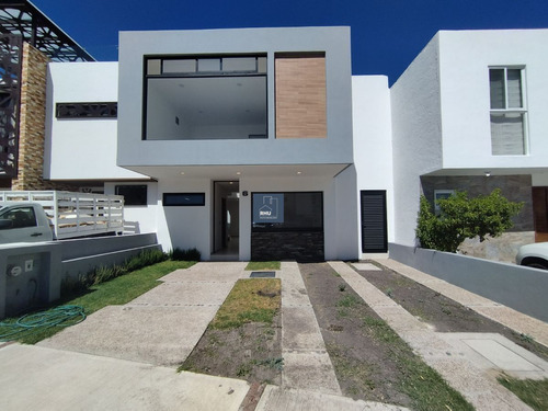 Casa Nueva En Cañadas Del Arroyo Con Amplios Espacios