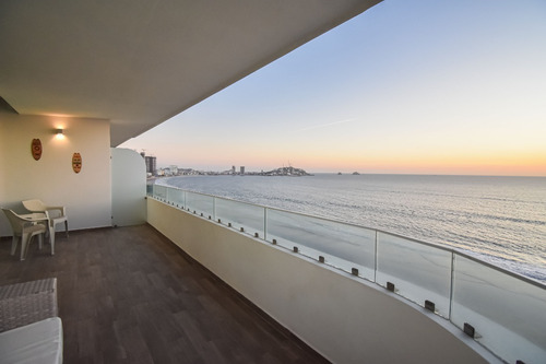 Condominio En Cristal Bay - 2 Recámaras, Vista Al Mar - Ideal Para Vivir O Invertir - $9,500,000 Mxn