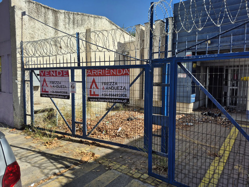 Céntrico Local Comercial En Venta, 1 Cuadra De Av Colón