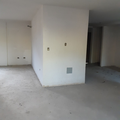 Casa En Venta Formato Obra Gris En Urbanizacion Villas De San Diego Country Club, San Diego Carabobo. St
