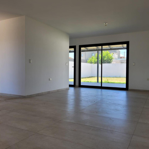 Imagen 3 de 16 de Vendo Casa A Estrenar 4 Dormitorios La Comarca De Villa Allende