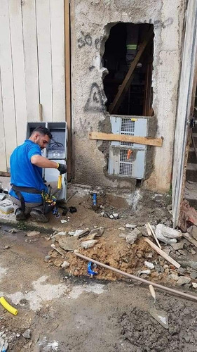 Imagem 3 de 5 de S.m.i Elétrica É Hidráulica Em Geral.especialista Em Moldage