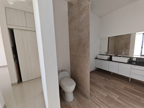 Oportunidad A Precio Valor Catastral 1 Piso Cada Recamara Con Baño Y Vestidor Lo Mas Selecto De Zona, Espacios Amplios Seg.24/7