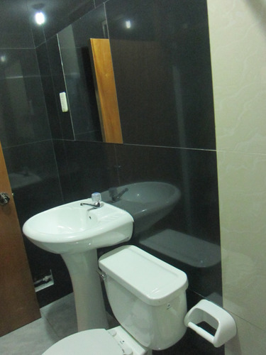 Imagen 8 de 12 de Habitacion Con Lavadero Incluido Y Baño Propio Cerca Al Aeropuerto (incluye Agua, Luz, Internet Y Terma En Ducha) A S/ 400.00 Smp