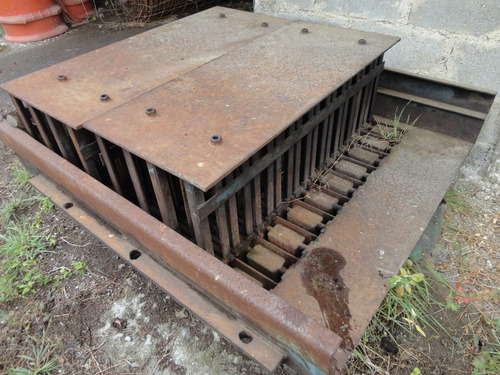 Imagen 4 de 6 de Molde De Bloque De Concreto Para Ponedora Marca Lorev