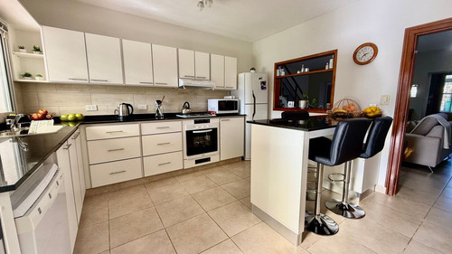 Venta Casa 3 Dormitorios Capitan Bermudez Cochera