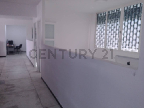 En La Trinidad. Venta, Local - Oficina - Depósito. Oportunidad!!!