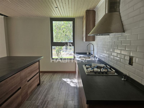 Casa En Venta De 5 Dorm. En Colbún