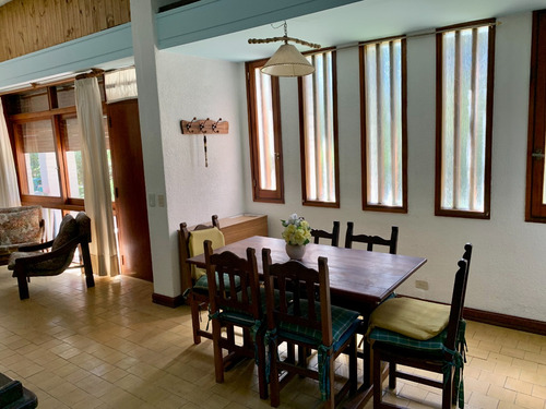 Excelente Casa Zona Golf, 3 Dormitorios 3 Baños Cochera Quincho Cerrado Parrilla Hermoso Parque
