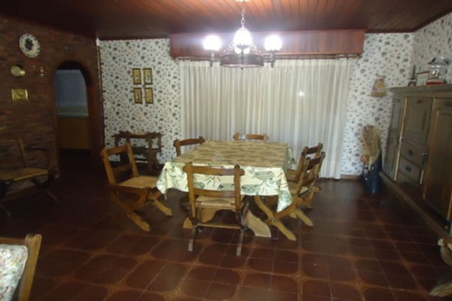 Imagen 8 de 30 de Excelente Chalet De 6 Ambientes Con Piscina Y Casa De Servicio Ideal Vivienda Permanente Muy Luminoso