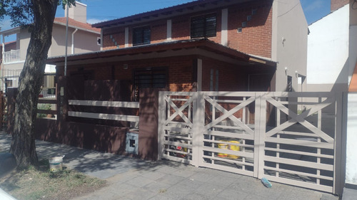 Duplex Al Frente, Con Espacio Guardacoche. Gas Natural.