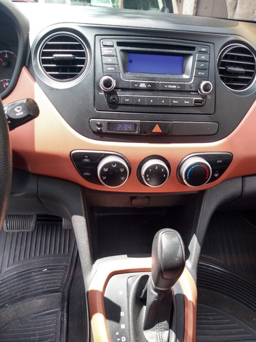 Imagen 8 de 12 de Hyundai I10 2017 1.3 Gls Sedan At