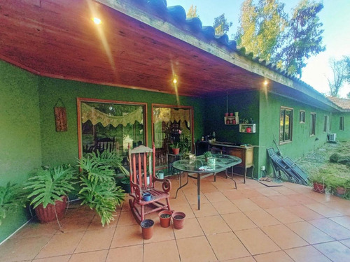 Casa De Campo Con Terreno En Venta - Potencial Comercial - D