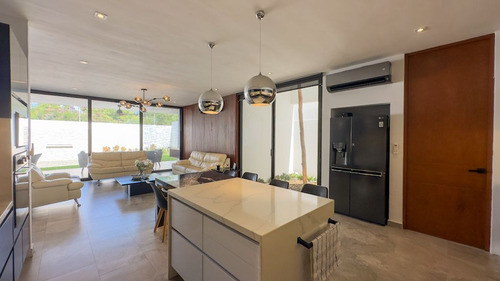 Casa En Venta Con Paneles Solares En Privada Residencial Parque Natura, Merida.
