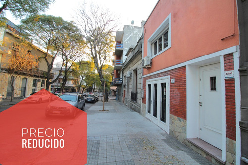 Oportunidad !! Cordón Sur, Sobre Calle Guaná. Padrón Único, 105 M2, Garage Amplio. 2 Dormitorios, 1 Baño.