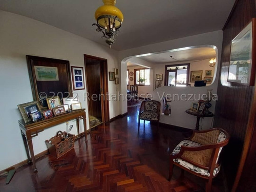 Imagen 13 de 29 de Estupenda Casa En Calle Cerrada Con Vigilancia Las 24h En Una De Las Mejores Zonas De Caracas. En Colinas De Los Ruices. Mls#22-17841