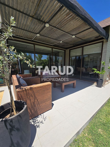 Casa En Venta En Exclusivo Y Seguro Condominio En Machalí